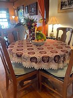 Downtown BnB King Bed Clawfoot Tub & Hot Tub