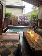 Downtown BnB King Bed Clawfoot Tub & Hot Tub