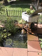 Downtown BnB King Bed Clawfoot Tub & Hot Tub