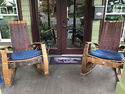 Downtown BnB King Bed Clawfoot Tub & Hot Tub