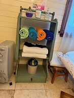 Downtown BnB King Bed Clawfoot Tub & Hot Tub