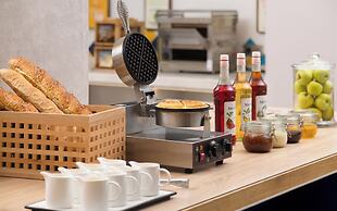 Hampton by Hilton Astana Triumphal Arch