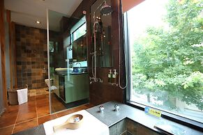 Maple House Riverside