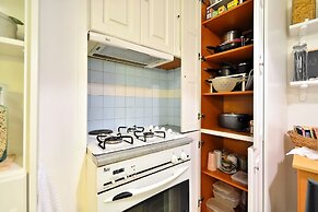 Plaka Elegant Apartment