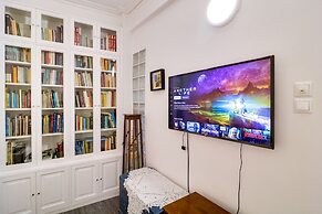 Plaka Elegant Apartment