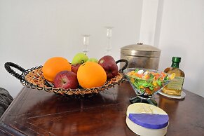 Plaka Elegant Apartment