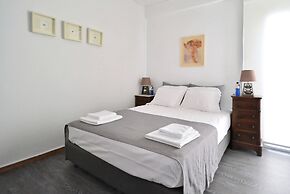 Plaka Elegant Apartment