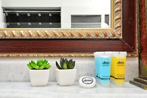 Plaka Elegant Apartment