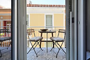 Plaka Elegant Apartment