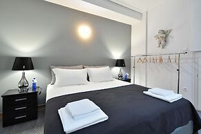 Plaka Elegant Apartment