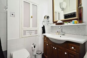 Plaka Elegant Apartment