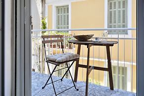 Plaka Elegant Apartment