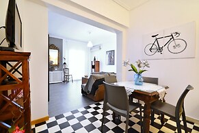 Plaka Elegant Apartment