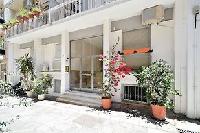 Plaka Elegant Apartment