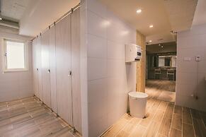 Stray Birds Taichung Hostel