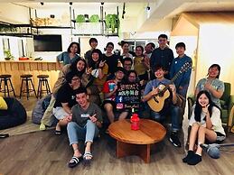 Stray Birds Taichung Hostel