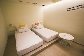 Stray Birds Taichung Hostel