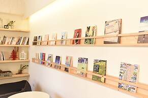 Stray Birds Taichung Hostel