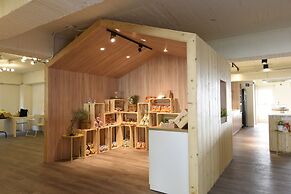 Stray Birds Taichung Hostel