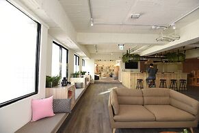 Stray Birds Taichung Hostel