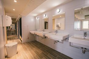 Stray Birds Taichung Hostel