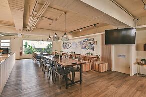 Stray Birds Taichung Hostel