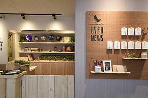 Stray Birds Taichung Hostel