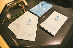 Stray Birds Taichung Hostel