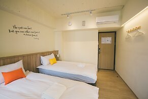 Stray Birds Taichung Hostel