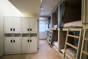 Stray Birds Taichung Hostel