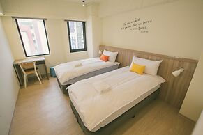 Stray Birds Taichung Hostel