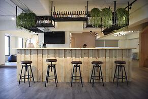 Stray Birds Taichung Hostel