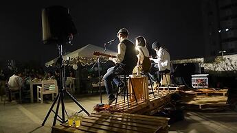 Stray Birds Taichung Hostel