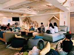 Stray Birds Taichung Hostel