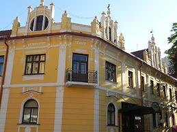 Hotel Zvezda