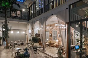 Delight Deluxe Hotel