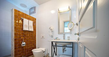 Delight Deluxe Hotel