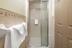 Super 8 by Wyndham Niagara Falls by the Falls