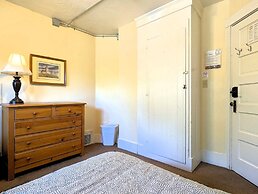 Bunk+Brew Historic Lucas House - Hostel