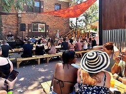 Bunk+Brew Historic Lucas House - Hostel