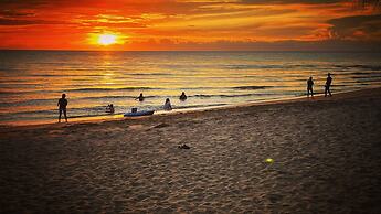Footprints Beach Resort
