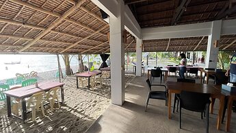 Footprints Beach Resort