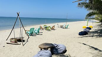 Footprints Beach Resort