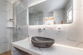 Birikos Hotel & Suites