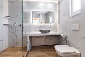 Birikos Hotel & Suites