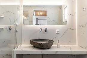 Birikos Hotel & Suites