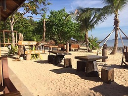 Koh Ngai Paradise Beach Resort