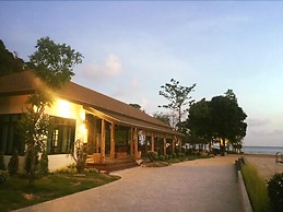 Koh Ngai Paradise Beach Resort
