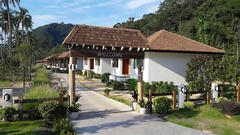 Koh Ngai Paradise Beach Resort