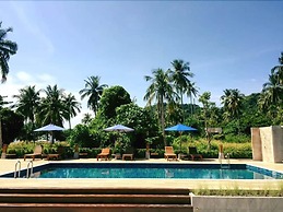 Koh Ngai Paradise Beach Resort